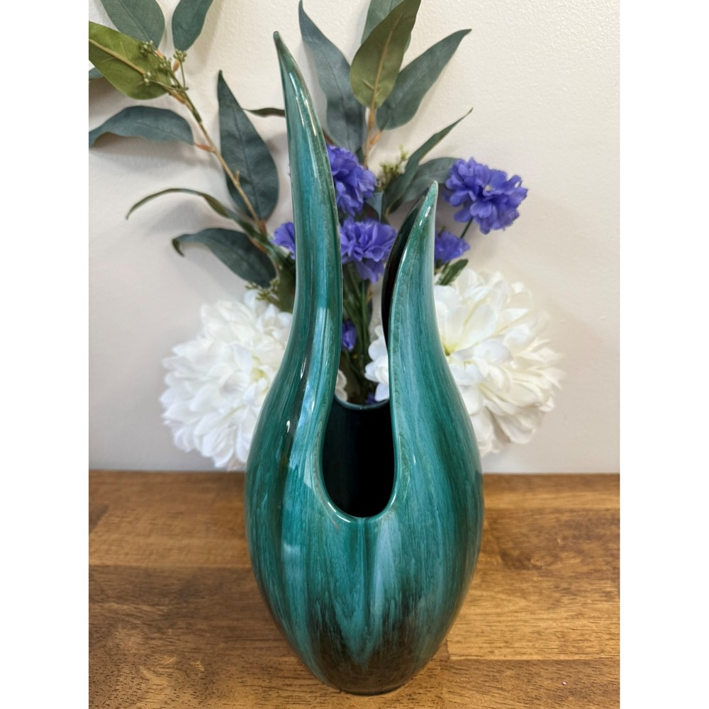 Blue Mountain Pottery Double Horn Vase – Canadian Mid-Century‎ Art Pottery